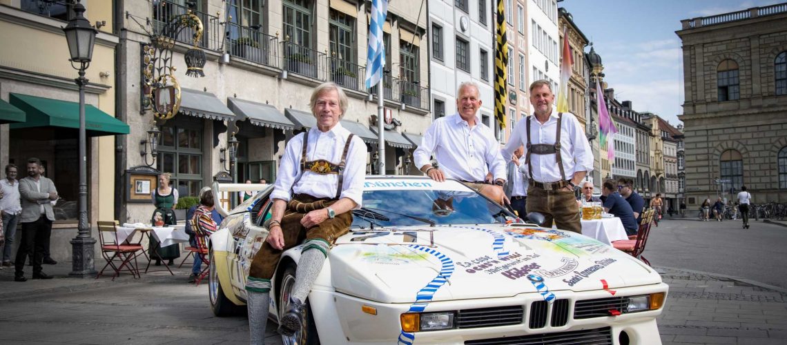 P90509650-bmw-m1-gruppe-4-muenchener-wirte-at-a-photo-shooting-at-the-spatenhaus-an-der-oper-munich-hrh-prince-2248px